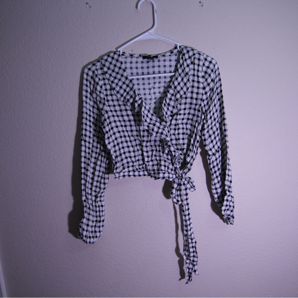 Forever 21 - long-sleeve crop tee. Size: Medium